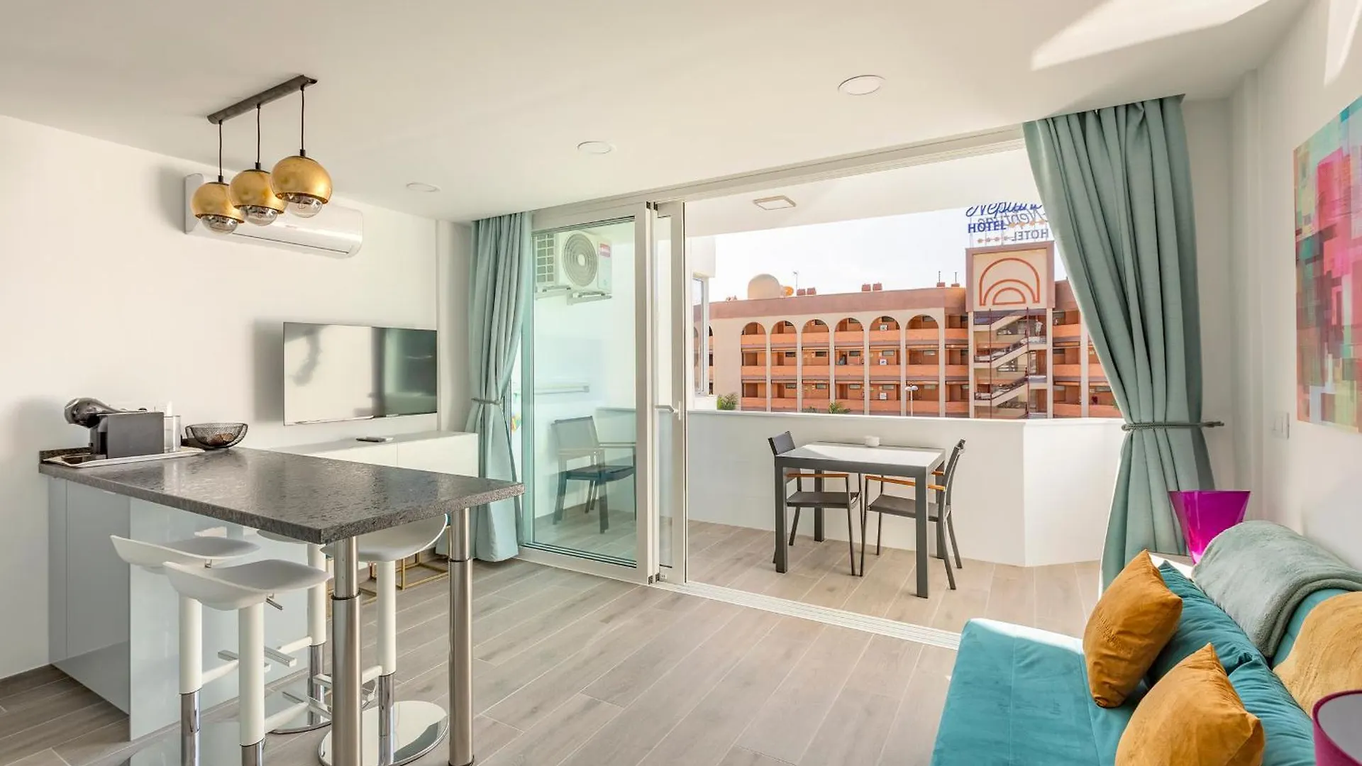Chic & Stylish Near Yumbo Daire Playa del Ingles