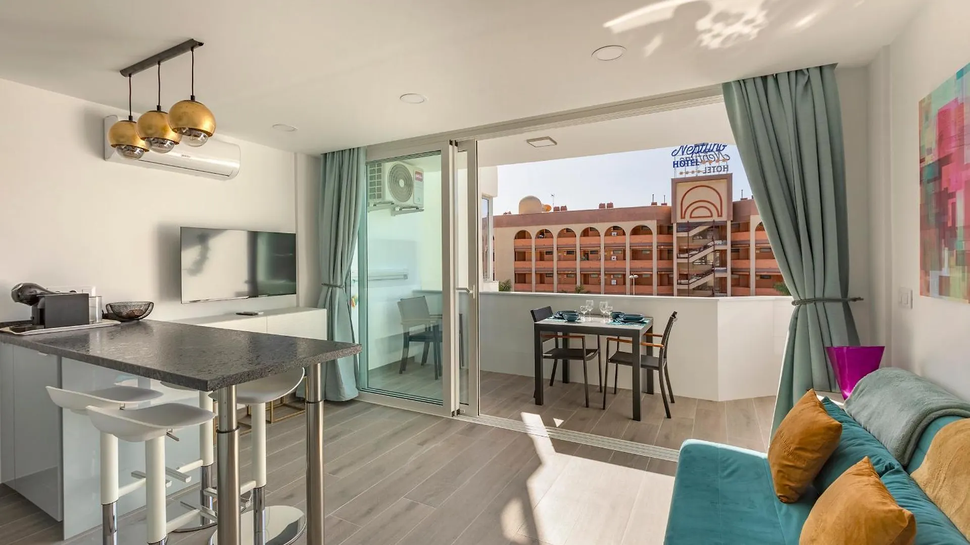 Chic & Stylish Near Yumbo Daire Playa del Ingles